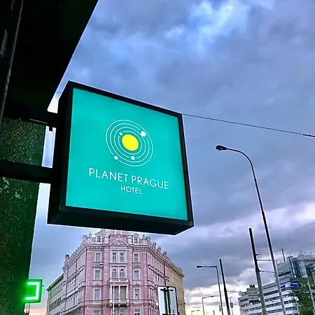 Rooftop Planet 4* プラハ